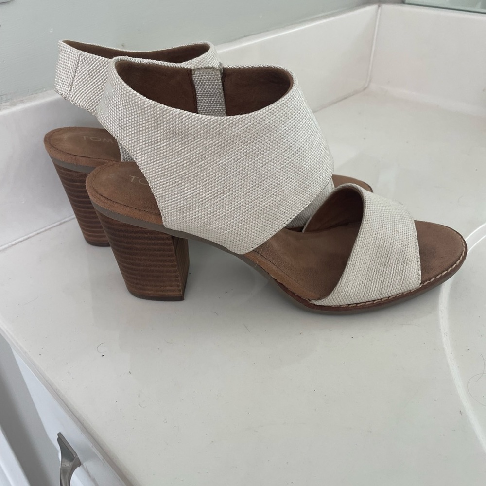 Toms